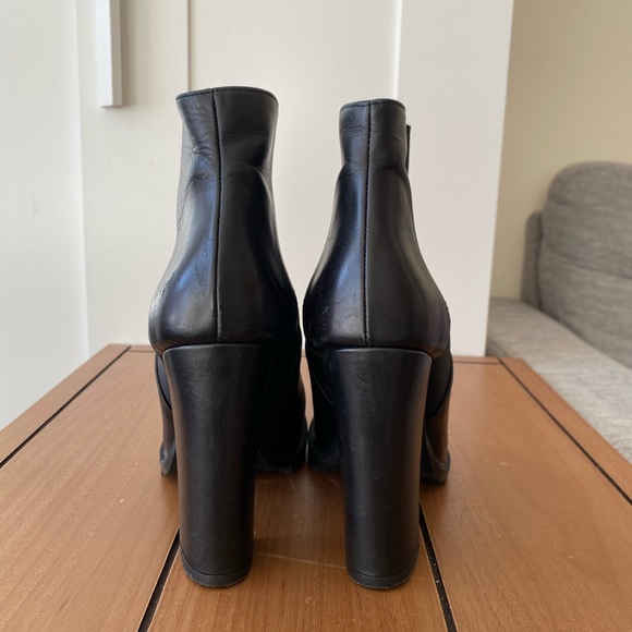 Zara Basic Women's Black Leather Lug Sole Ankle Boots Size 36 - Picture 5 of 8
